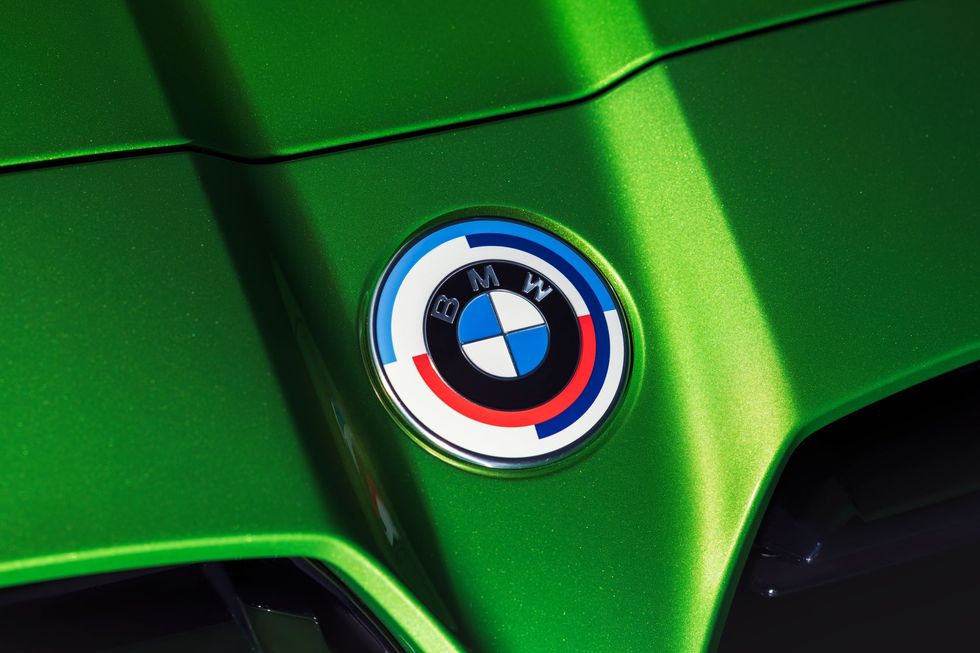 Старый новый логотип BMW