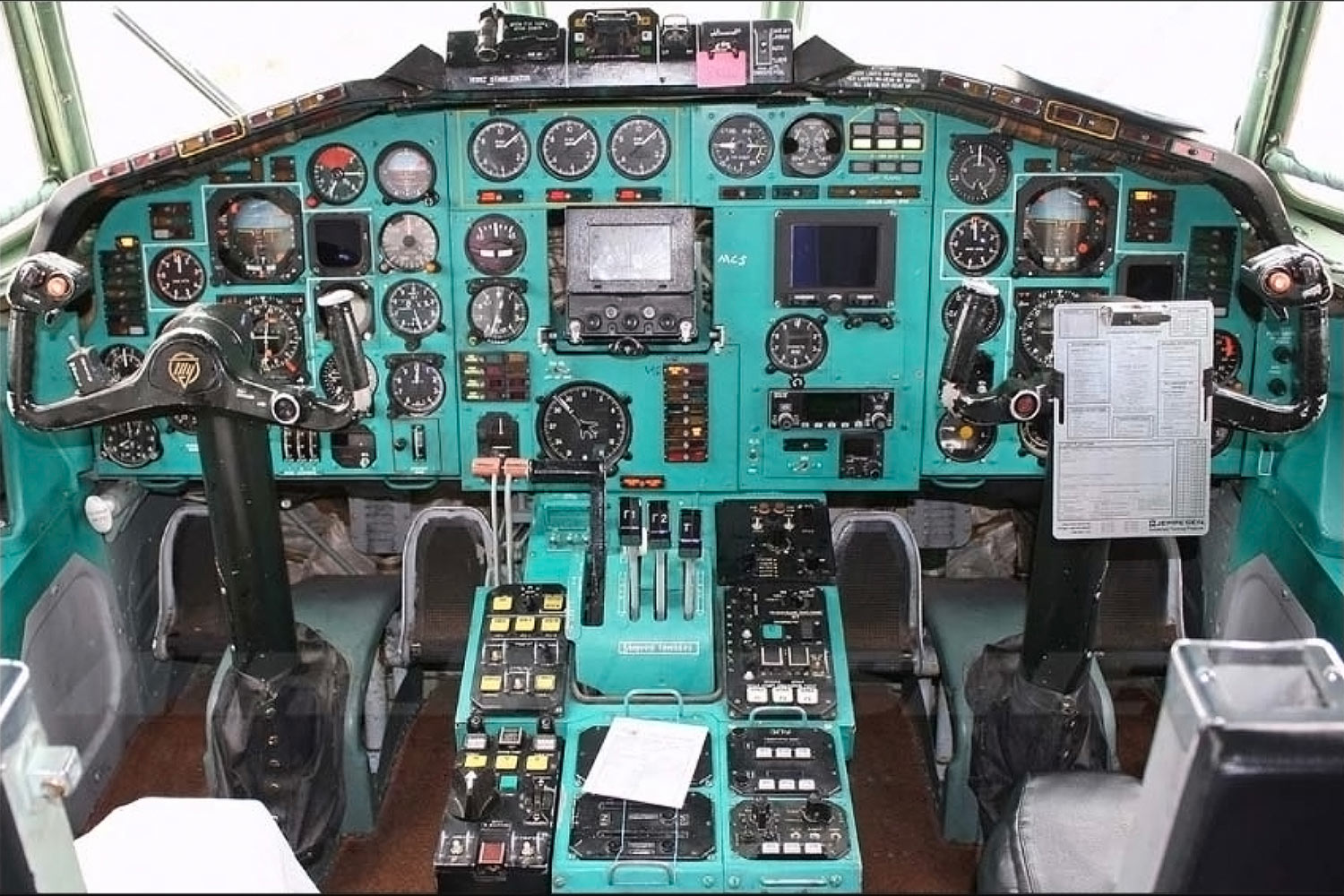 Кабина пилотов самолета ТУ-154