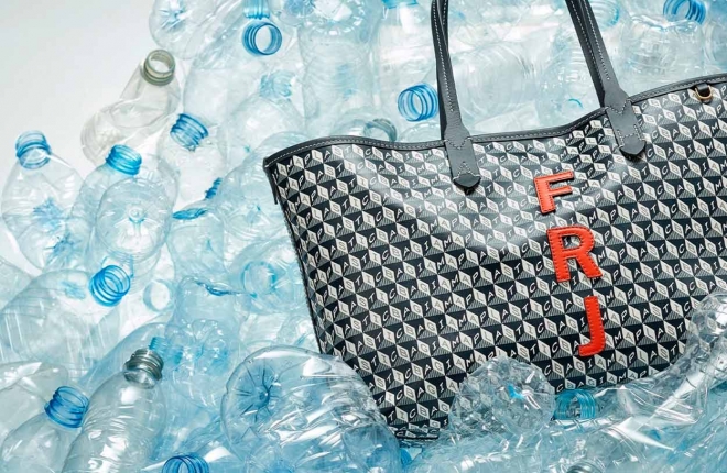 Anya Hindmarch заполнила свои магазины пластиковыми бутылками чтобы привлечь к проблеме пластиковых отходов