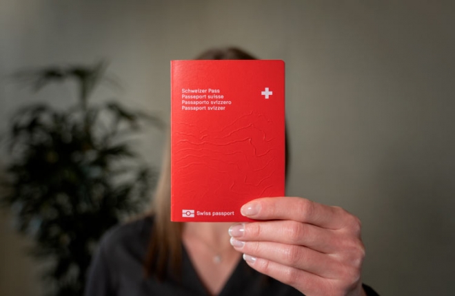 Дизайн нового паспорта Швейцарии призван подчеркнуть красоту природы страны